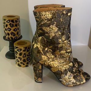 NEW👀 Metallic Floral Brocade Ankle Boot. 7.5
